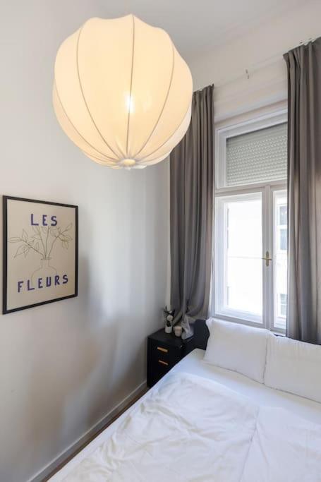 The Grove Hideaway Central 2Br Retreat Boedapest Buitenkant foto