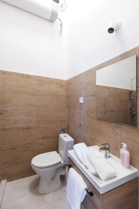 The Grove Hideaway Central 2Br Retreat Boedapest Buitenkant foto