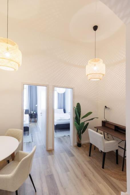 The Grove Hideaway Central 2Br Retreat Boedapest Buitenkant foto