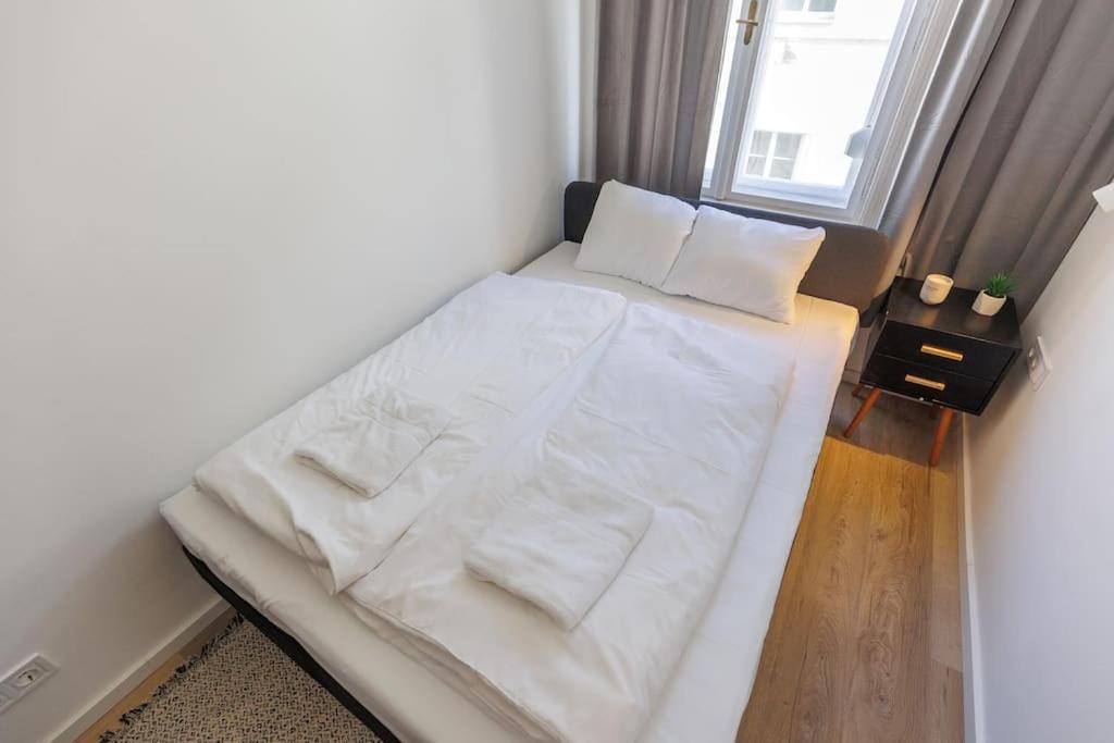 The Grove Hideaway Central 2Br Retreat Boedapest Buitenkant foto